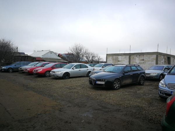 Mecanic Verciuc Auto în timpul unei reparații auto