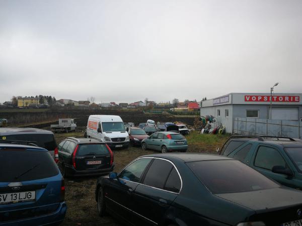 Zonă de lucru pentru mecanică auto la Verciuc Auto Suceava