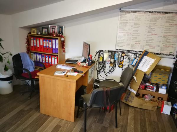 Unealtă specializată folosită în atelierul Verciuc Auto